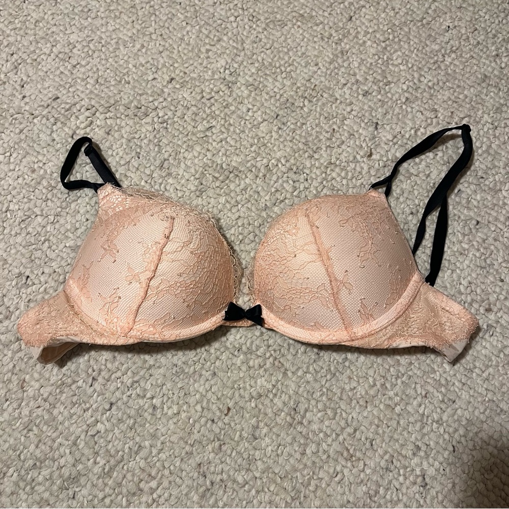 Victoria’s Secret bombshell bra